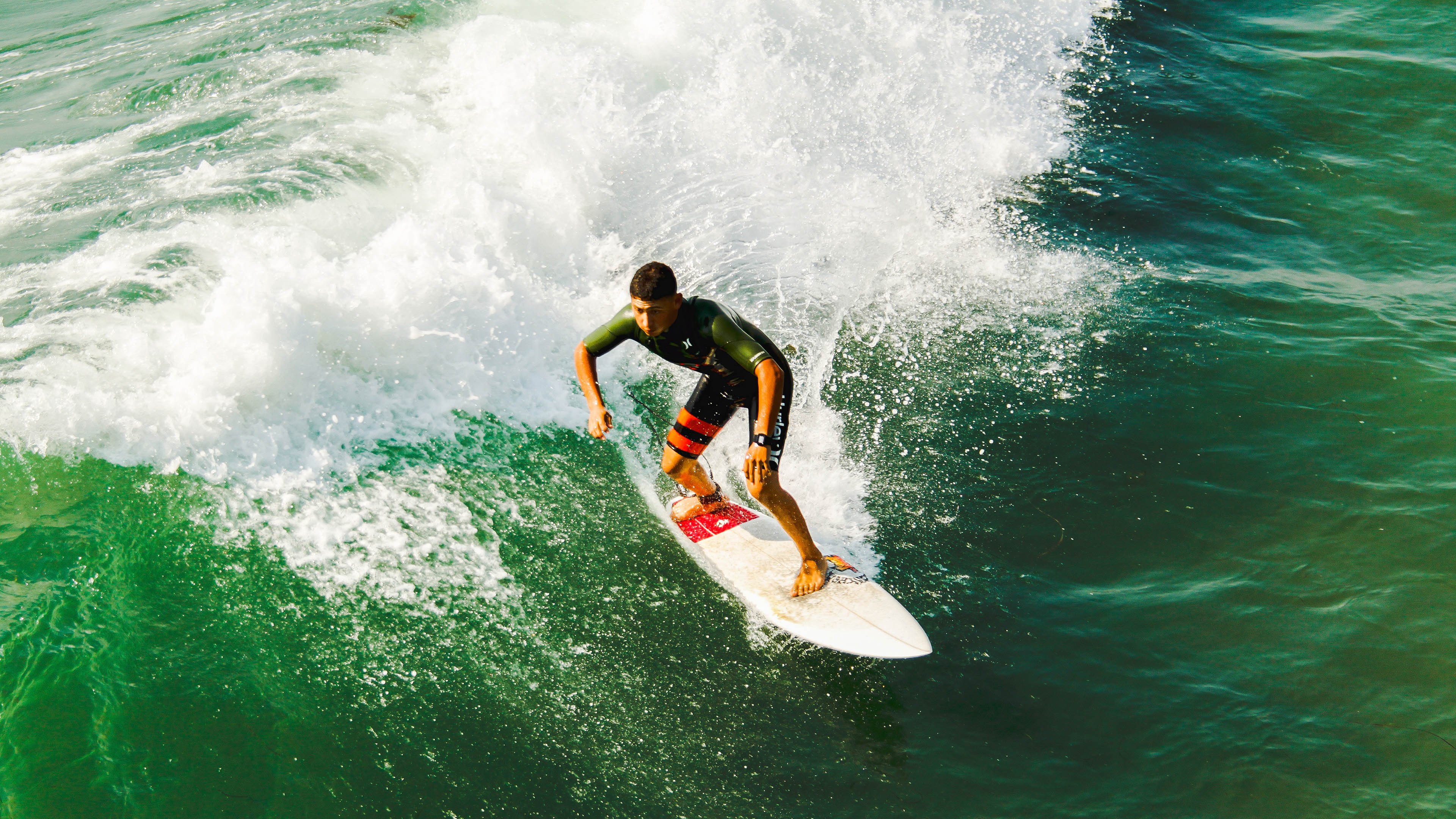 排球赛场焦点！克罗地亚队对阵比利时队，压哨绝杀，引爆全场观众欢呼